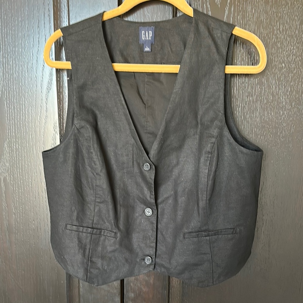 Gap linen blend vest. Size large.